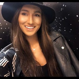 Meet your Posher, Becki